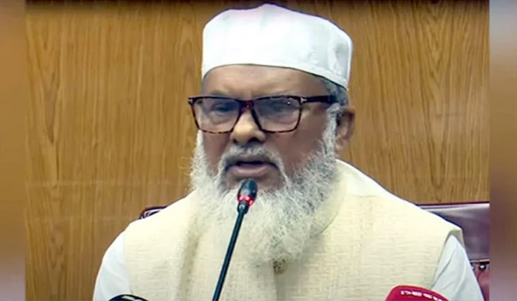 ধর্ম উপদেষ্টার কড়া বার্তা: রাজনীতি করতে চাইলে ইমামতি ছেড়ে রাজনৈতিক ময়দানে নামুন