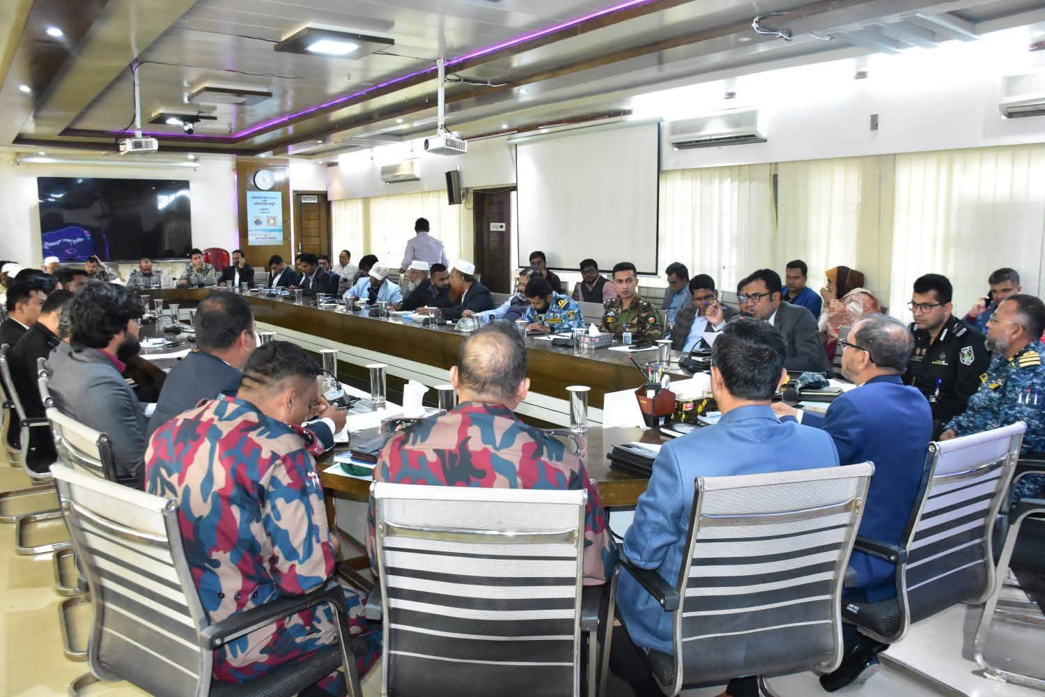 কক্সবাজারে নির্বাচন সুষ্ঠু করতে ভিজিল্যান্স টিমের সঙ্গে পুলিশ সুপার-জেলা প্রশাসকের মতবিনিময় সভা