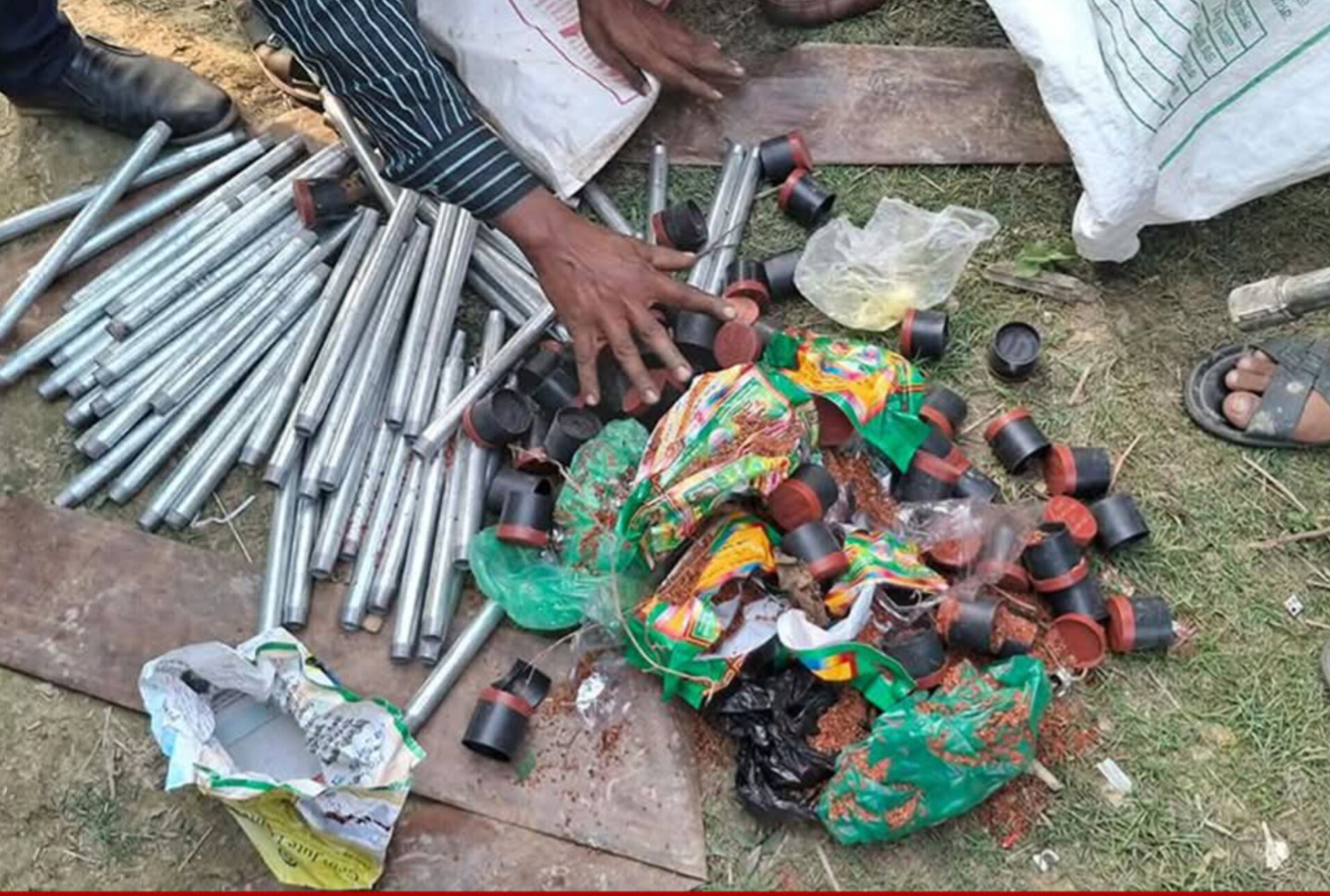 নাঙ্গলকোটে জামায়াত নেতার মৎস্য প্রজেক্ট থেকে ককটেল তৈরির সরঞ্জাম উদ্ধার