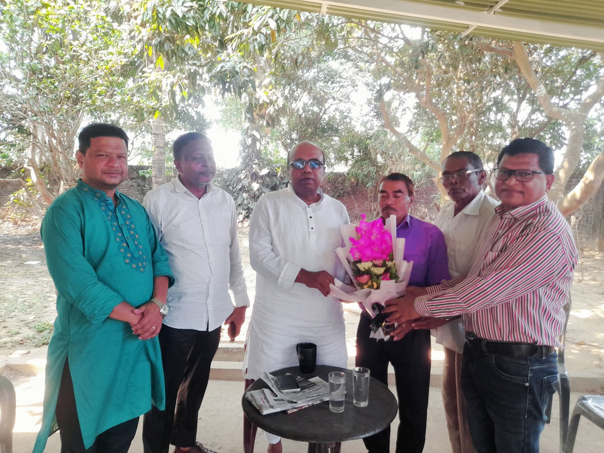 কক্সবাজার-৩ আসনের মাননীয় সংসদ সদস্য আলহাজ্ব লুৎফর রহমান কাজলের সাথে উত্তর মিঠাছড়ি প্রজ্ঞামিত্র বন বিহার পরিচালনা কমিটির সৌজন্য সাক্ষাৎ