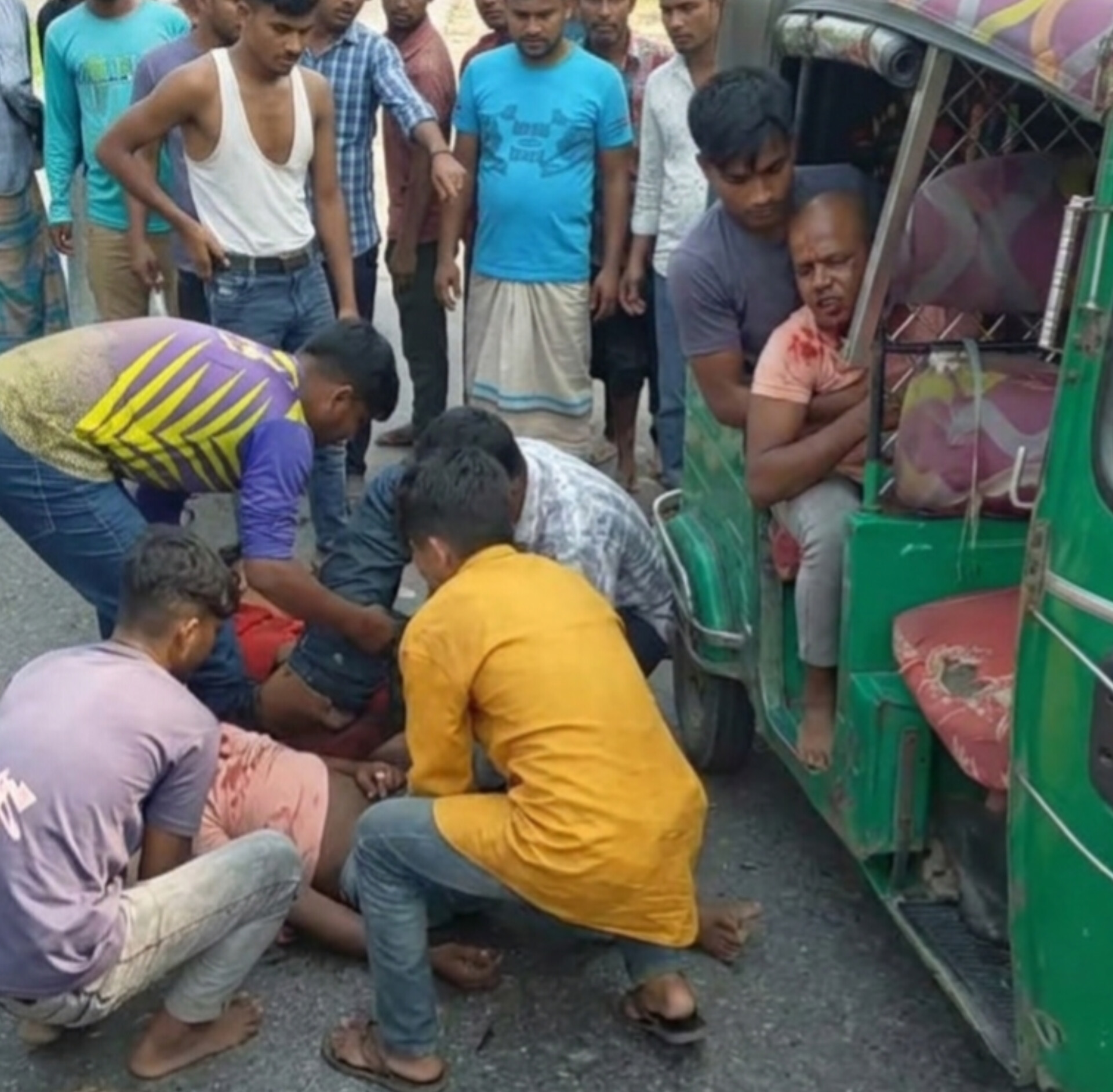 খরুলিয়া স্কুলের সামনে ডাম্পার-মোটরসাইকেল সংঘর্ষ: দুইজন ঘটনাস্থলেই নিহত