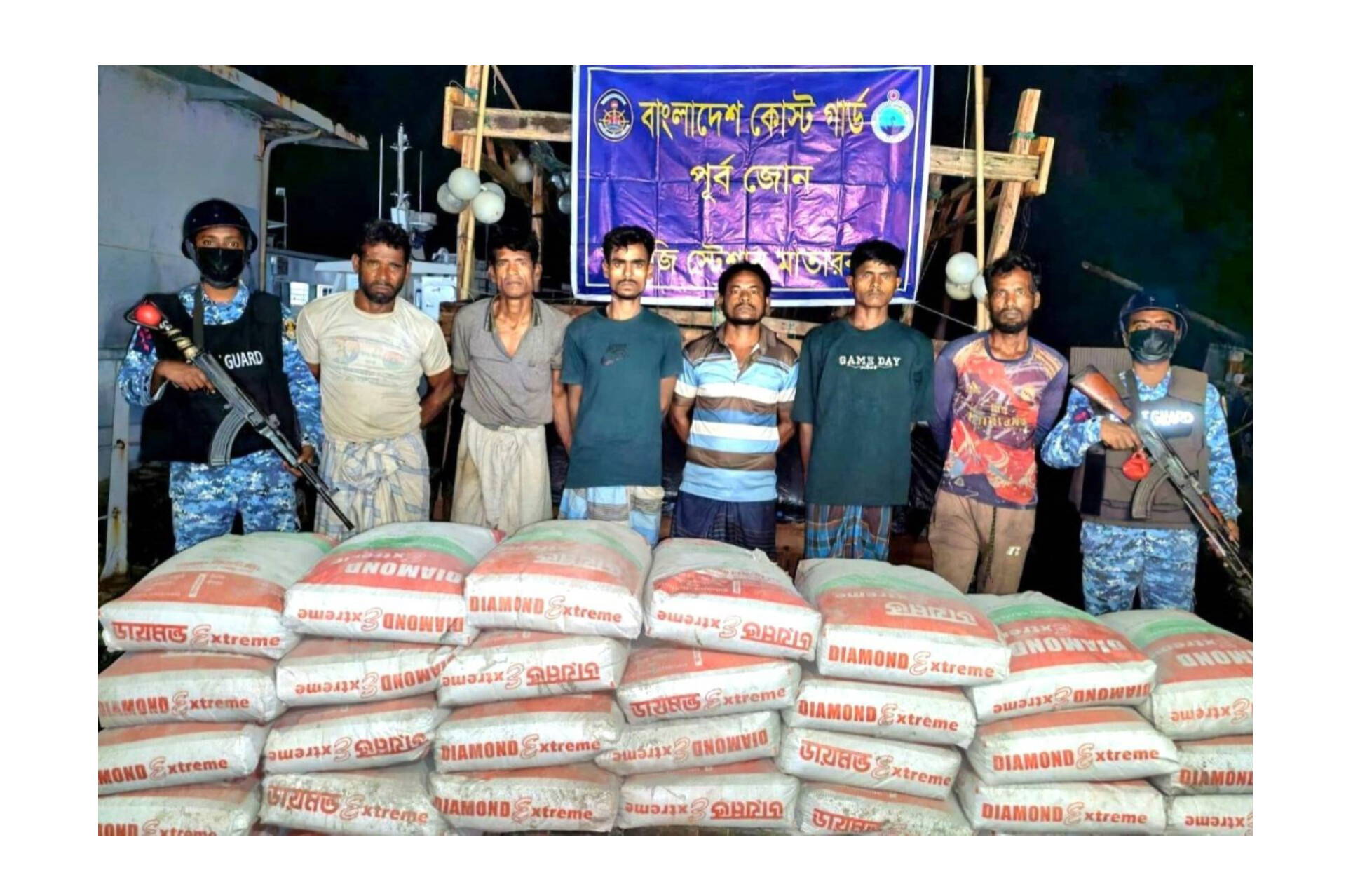 মায়ানমারে পাচারকালে বিপুল পরিমাণ সিমেন্টসহ ৬ পাচারকারীকে আটক করেছে কোস্ট গার্ড