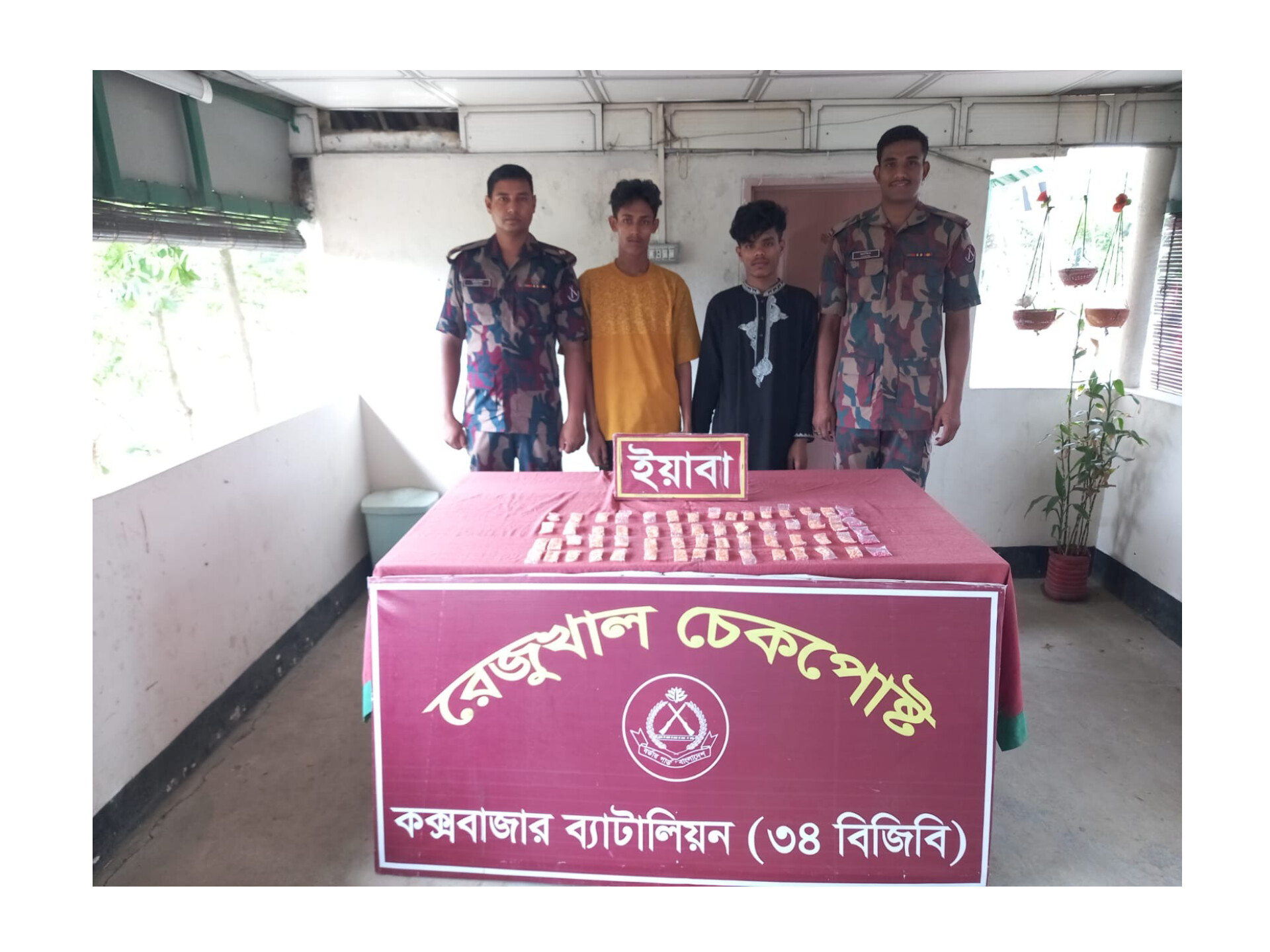 পেটের ভেতর ইয়াবা পাচার: রেজুখাল চেকপোস্টে দুই রোহিঙ্গাসহ আটক ৩০০০ ইয়াবা