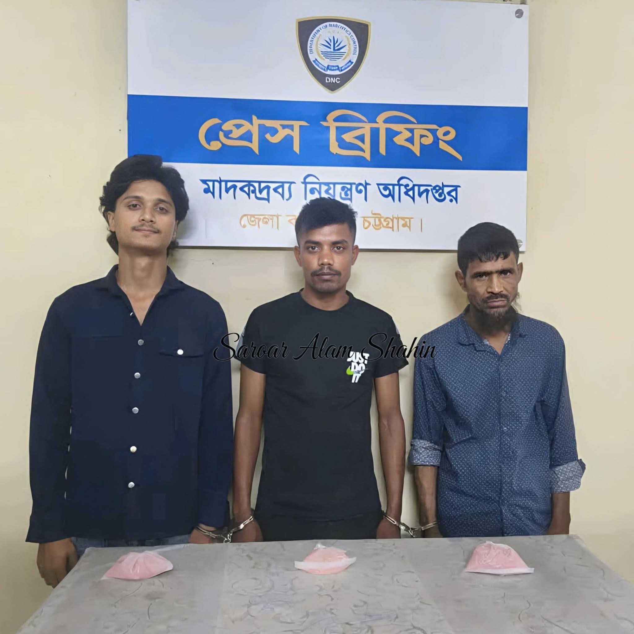 লোকাল বাসের ইঞ্জিন কভারে উদ্ধার ৬২০০ ইয়াবা, রোহিঙ্গাসহ আটক ৩