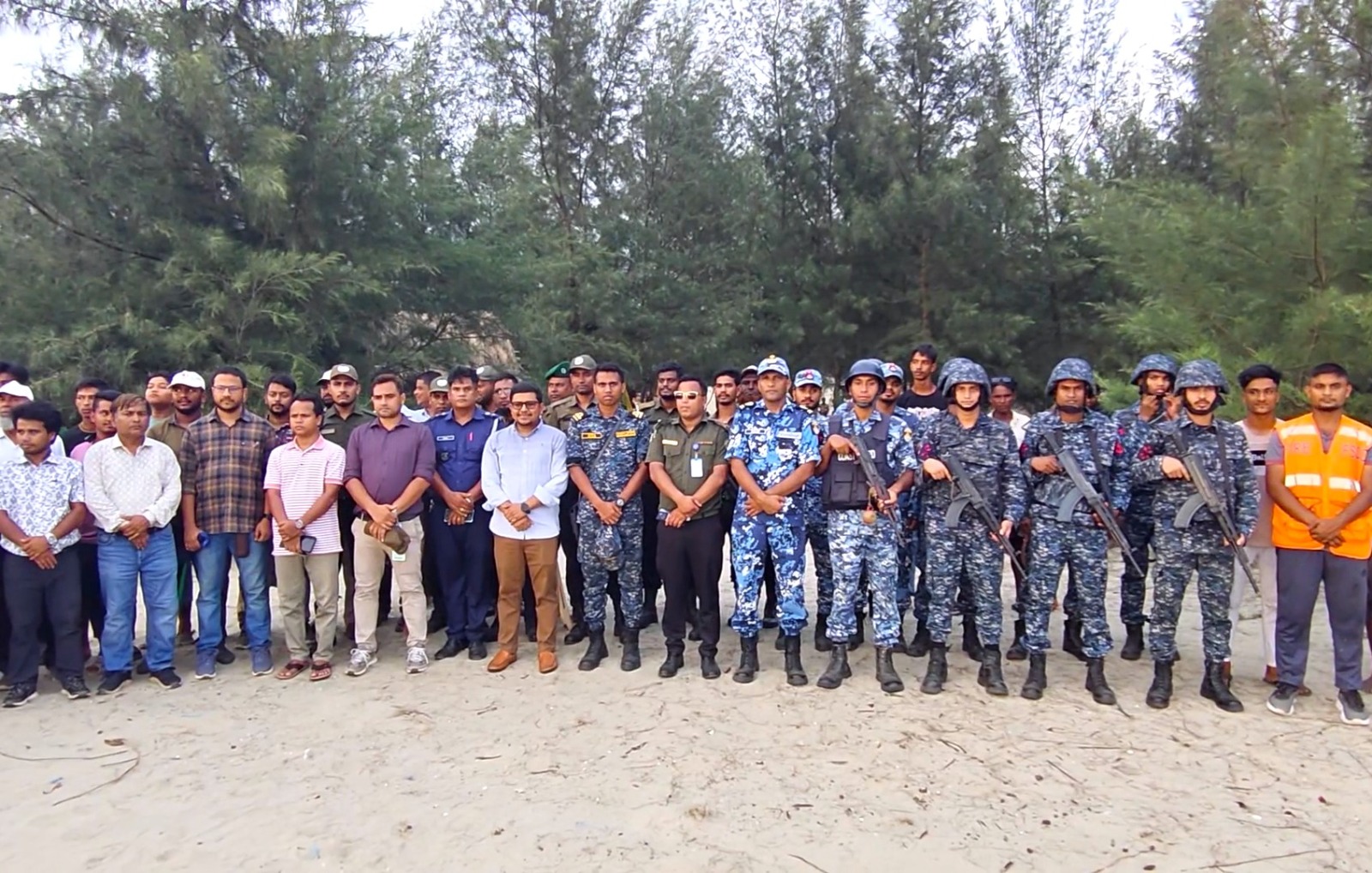 মহেশখালীর সোনাদিয়ায় যৌথ অভিযান: ২০-২৫টি অবৈধ স্থাপনা উচ্ছেদ