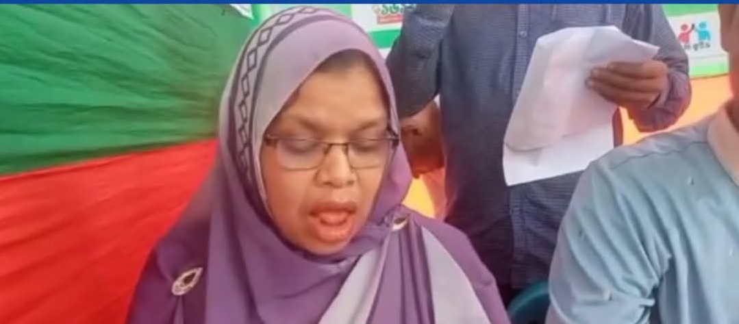 চকরিয়ায় নারী ভূমি কর্মকর্তার দাপট: সাংবাদিকদের বললেন, “আমি কর্মকর্তা নই, কর্মকুত্তা!”