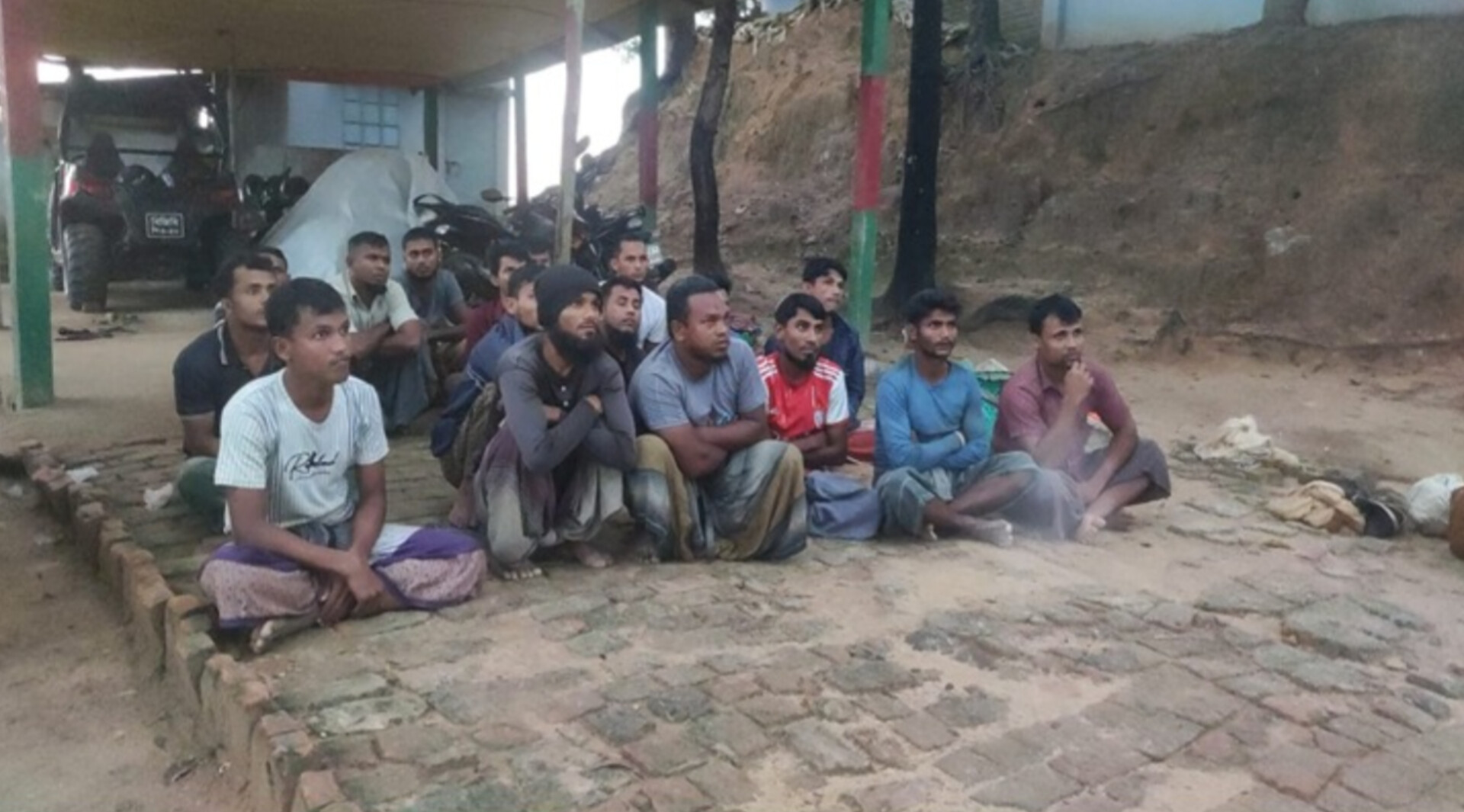 টেকনাফে ১৯ রোহিঙ্গা আটক, থানায় হস্তান্তর