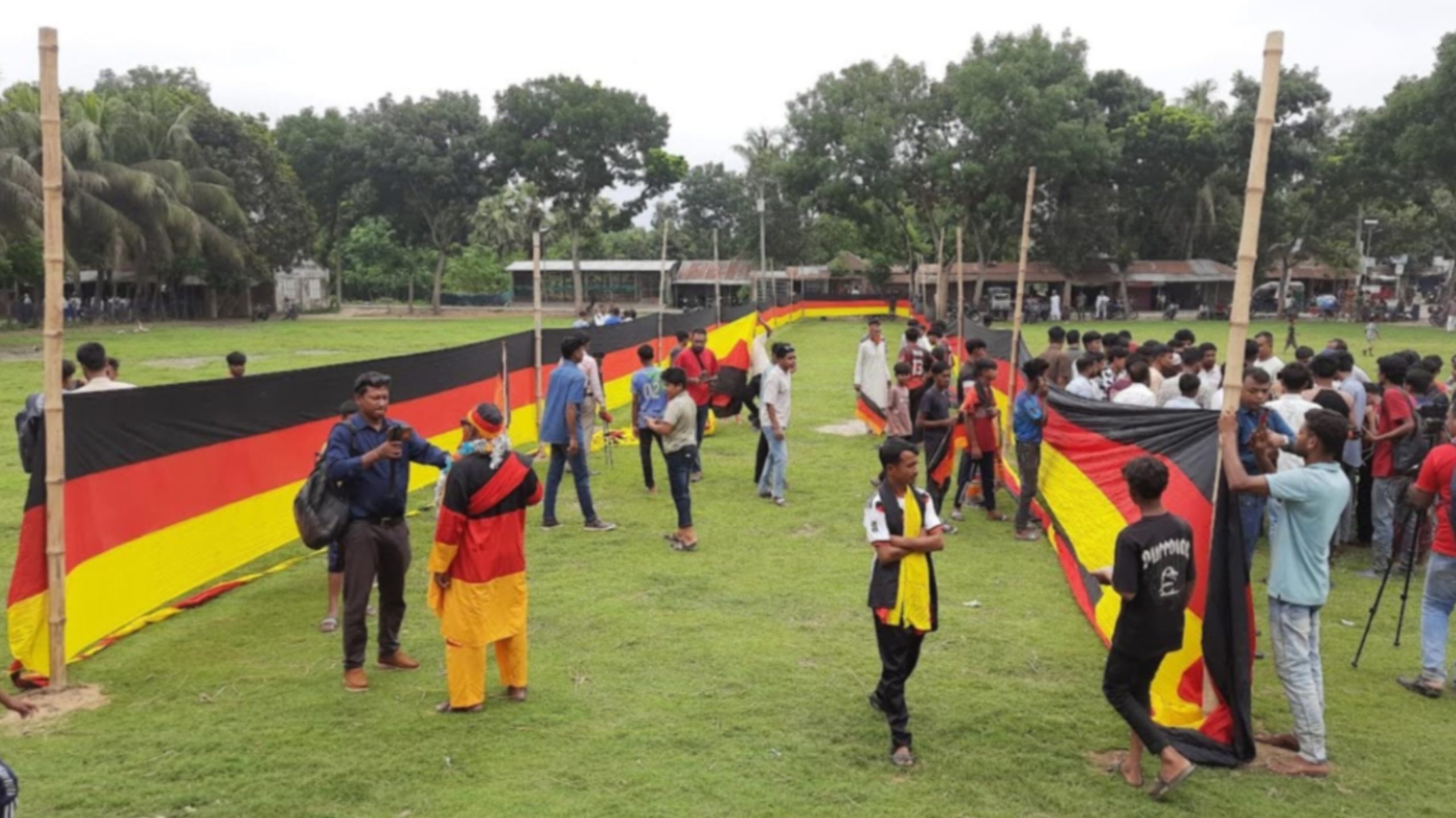 মাগুরায় সাড়ে সাত কিলোমিটার দীর্ঘ জার্মানির পতাকা প্রদর্শন, ফুটবল ভক্তদের উন্মাদনা