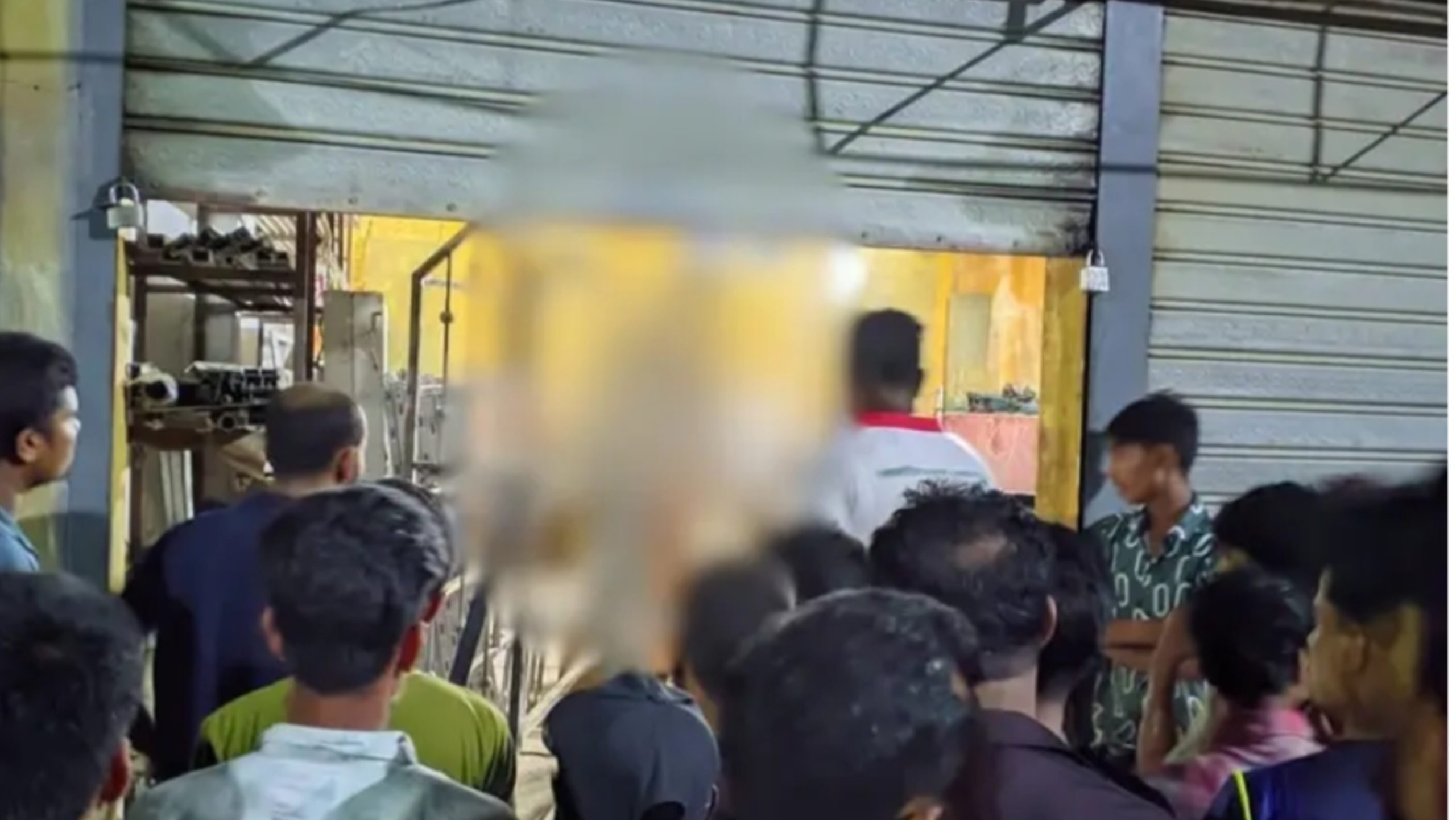 কক্সবাজারে থাইগ্লাস দোকান থেকে ব্যবসায়ীর ঝুলন্ত লাশ উদ্ধার, পরকীয়ার জেরে আত্মহত্যার ধারণা