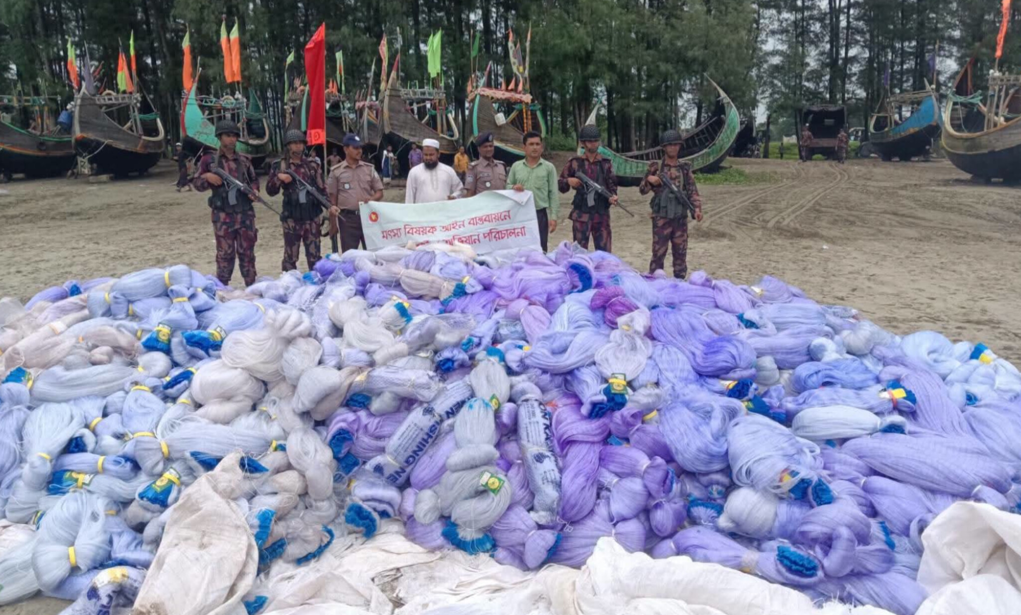 টেকনাফে সাড়ে ৪ লাখ মিটার অবৈধ কারেন্ট জাল জব্দ, বাজারমূল্য আড়াই কোটি টাকা!
