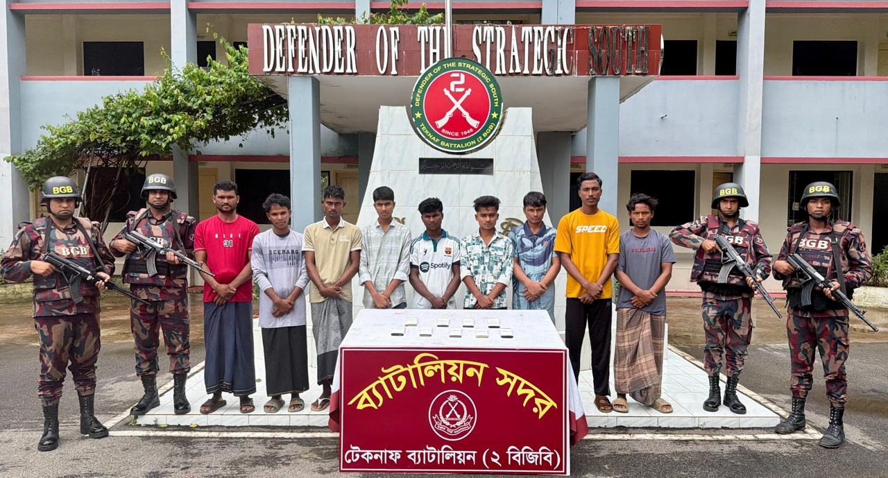 ফিফা বিশ্বকাপ ফাইনালকে ঘিরে টেকনাফে অনলাইন জুয়া চক্রের বিরুদ্ধে বিজিবির অভিযান, আটক ৯