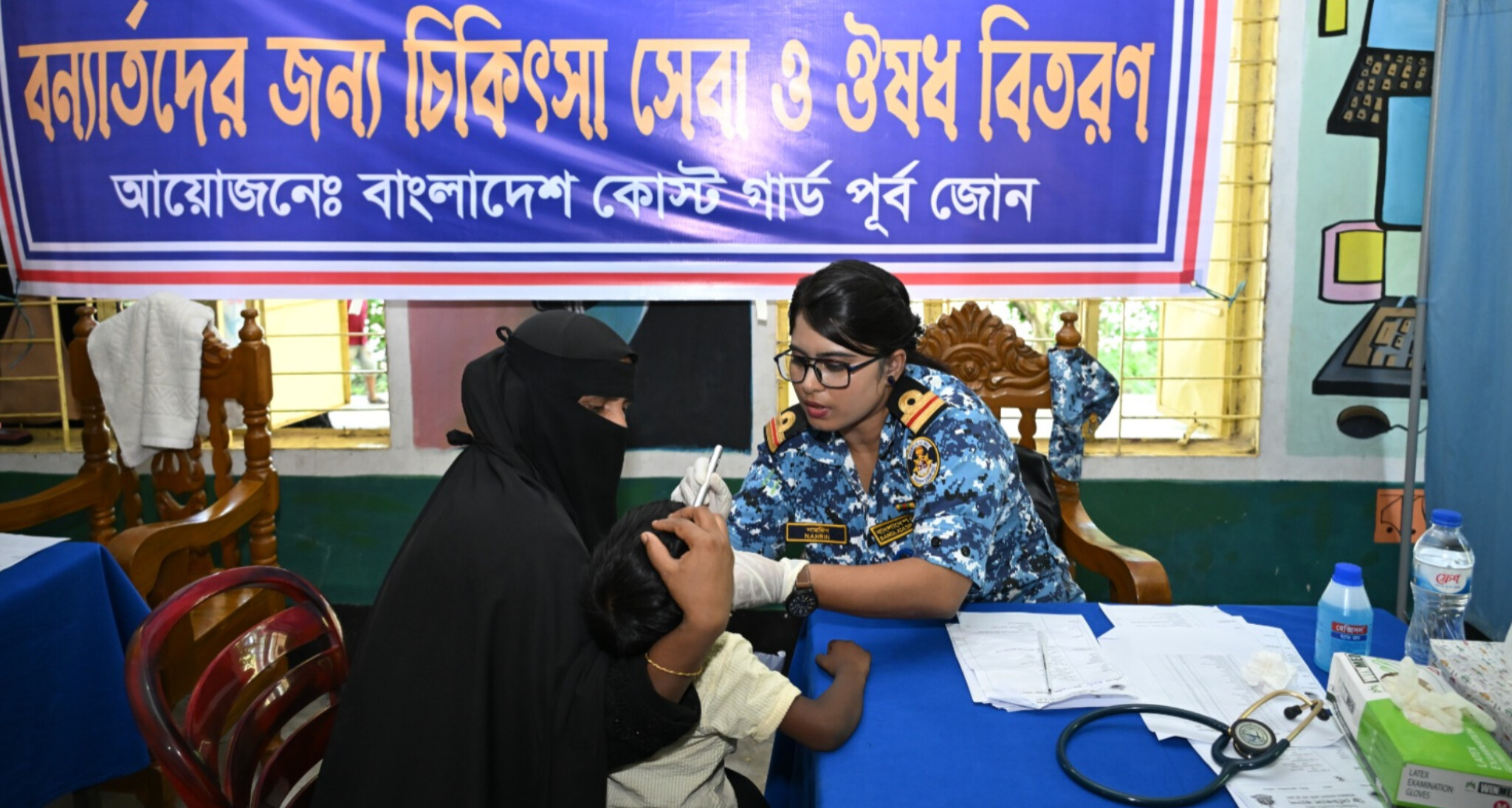 বাঁশখালীতে কোস্ট গার্ডের বিশেষ মেডিকেল ক্যাম্পেইন, চিকিৎসা পেলেন ৬৭৬ বন্যার্ত