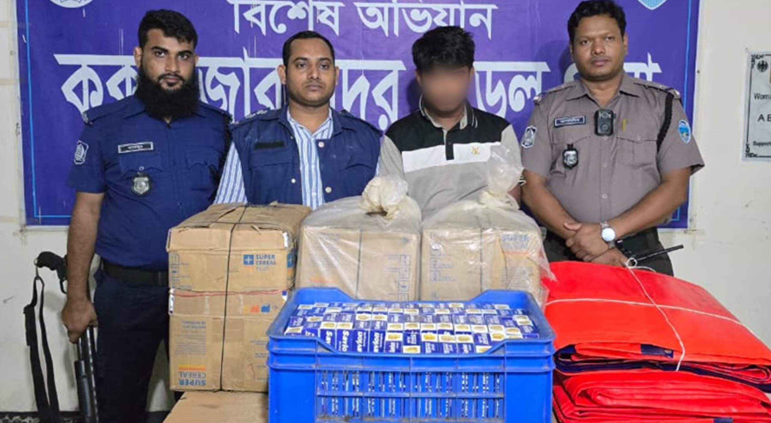 কক্সবাজারে দৃষ্টিপ্রতিবন্ধীর চুরি হওয়া মালামাল উদ্ধার করল সদর থানা পুলিশ, গ্রেপ্তার ১
