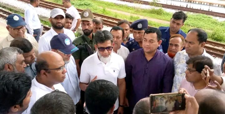 ইসলামাবাদ রেলস্টেশন পরিদর্শনে রেলপথ প্রতিমন্ত্রী, দূরপাল্লার ট্রেনের যাত্রাবিরতির আশ্বাস
