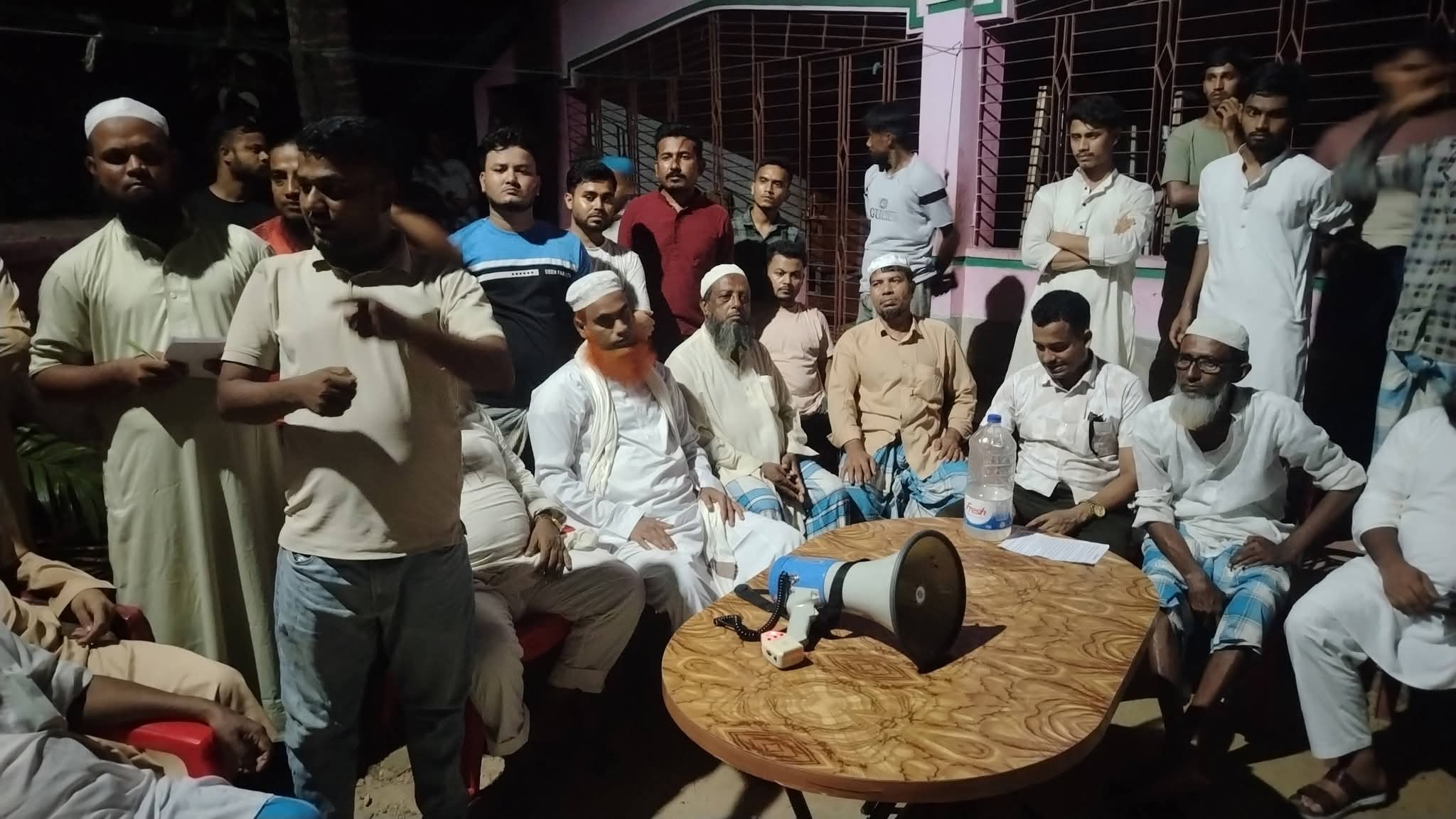 টেকনাফে অপরাধমুক্ত গড়ার প্রত্যয়: পুলিশ ও জনতার যৌথ মতবিনিময় সভা অনুষ্ঠিত