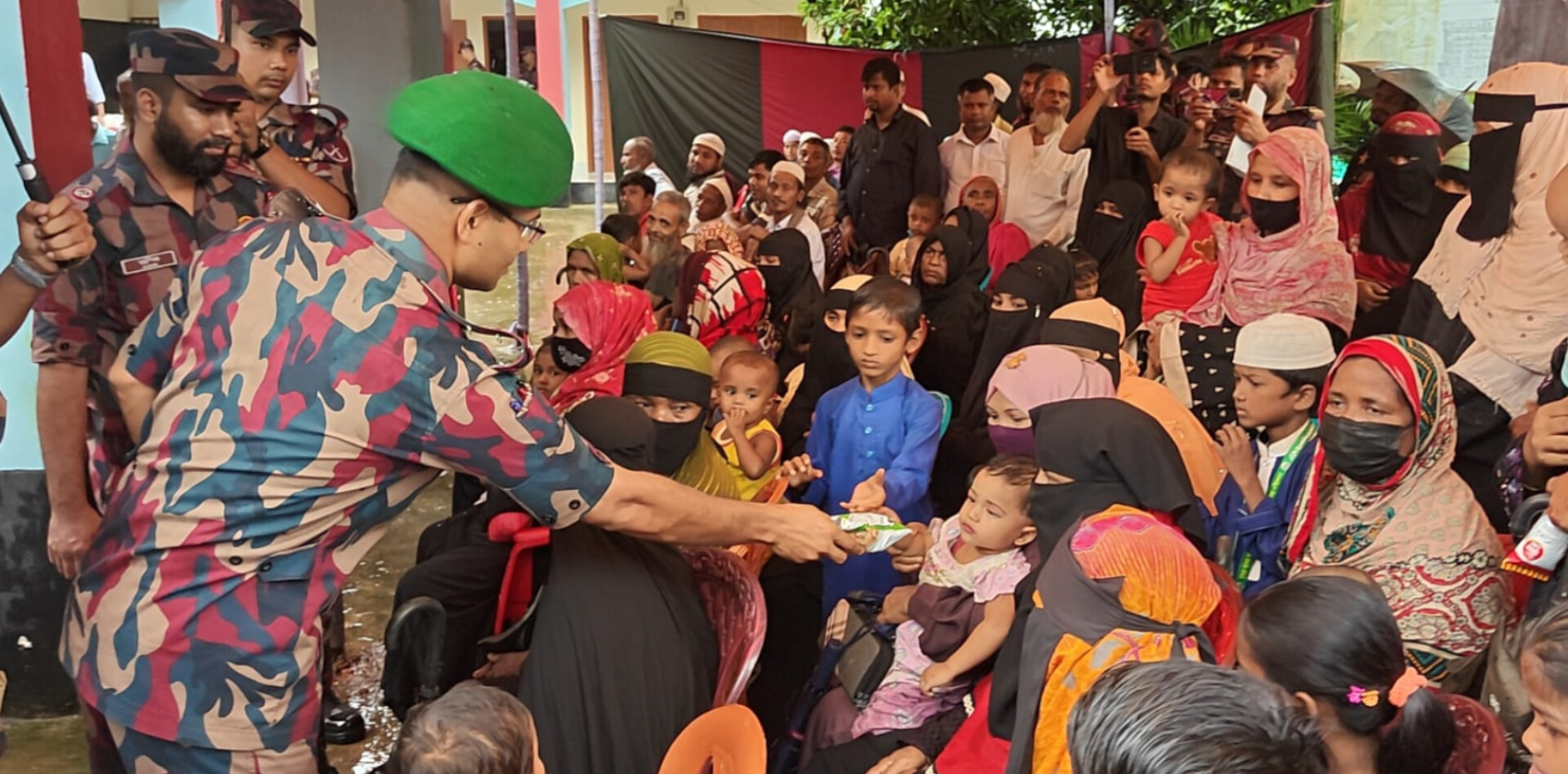 কক্সবাজার সীমান্তে ৬০০ অসহায় মানুষের মাঝে বিজিবির বিনামূল্যে চিকিৎসাসেবা