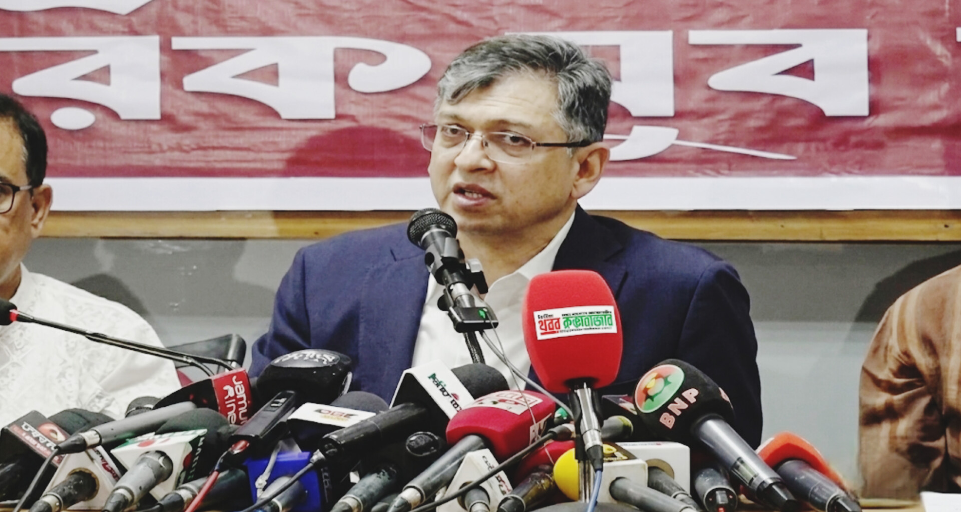 কক্সবাজারে স্বরাষ্ট্রমন্ত্রী: তৈরি হচ্ছে শীর্ষ মাদক কারবারিদের তালিকা, নামলেই সাঁড়াশি অভিযান