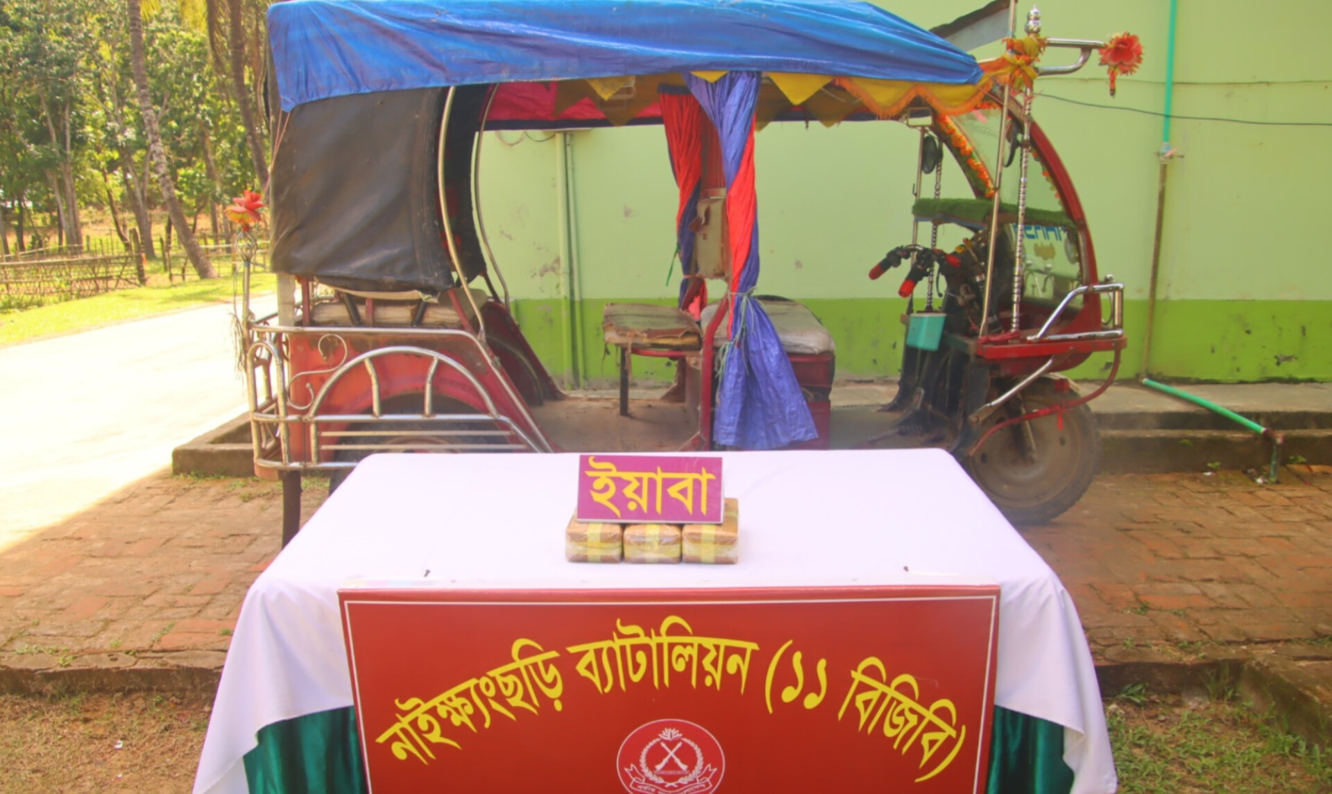 নাইক্ষ্যংছড়িতে ইজিবাইকসহ ৩০ হাজার ১০০ পিস ইয়াবা উদ্ধার