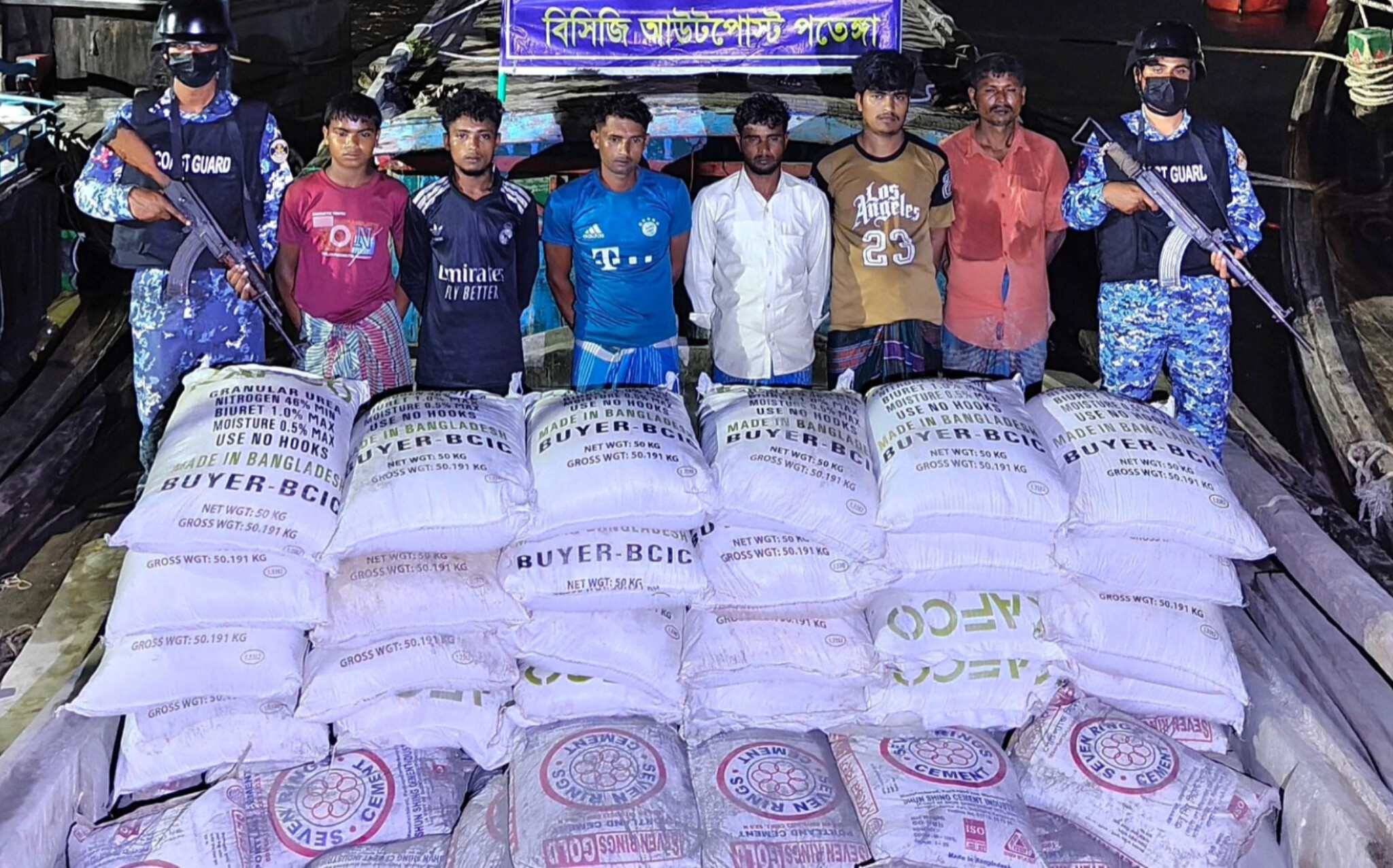 মায়ানমারে পাচারকালে সিমেন্ট-সারসহ ৬ পাচারকারী আটক