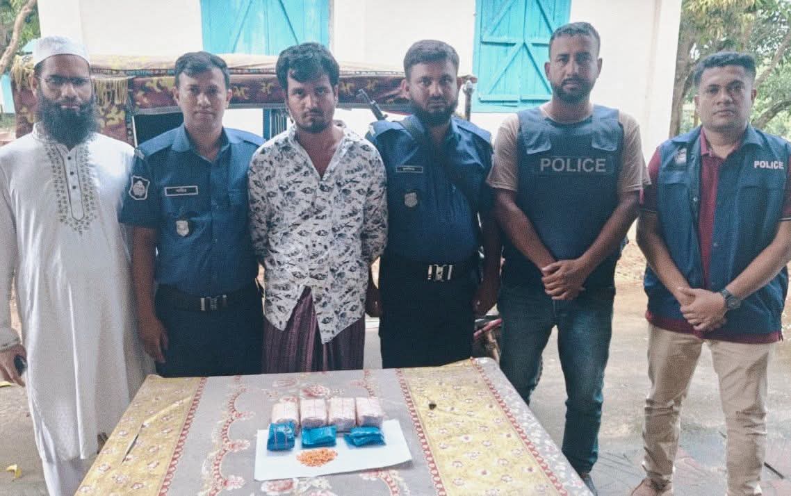 নাইক্ষ্যংছড়ির ঘুমধুম সীমান্তে ১০ হাজার বার্মিজ ইয়াবাসহ আটক ১