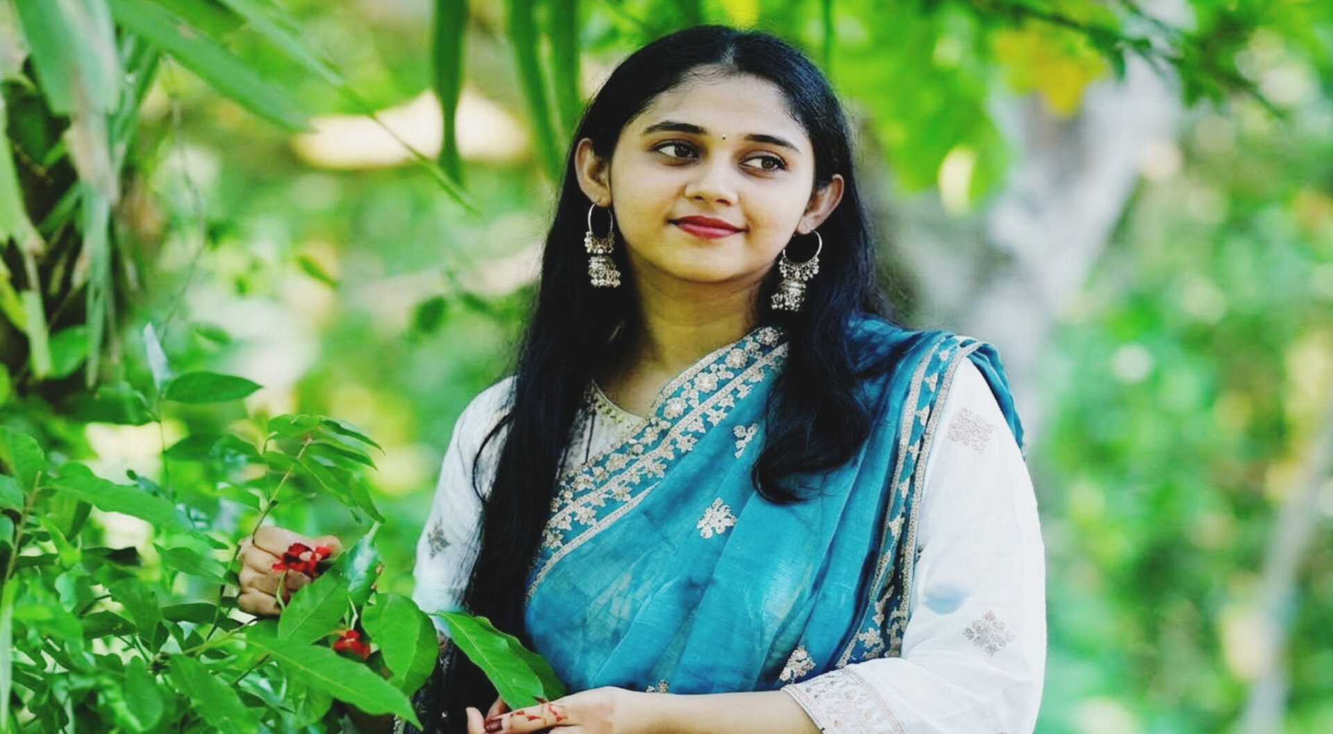 কক্সবাজারে ইজিবাইকের চাকায় ওড়না পেঁচিয়ে নারী পর্যটকের মৃত্যু